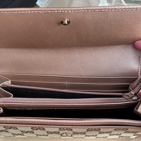 Authentic Gucci Continental wallet comes with box - Picture 2 of 7